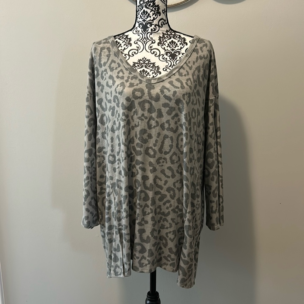 NWOT.  Woman’s v-neck dolman sleeve t-shirt in grey predator print pattern.